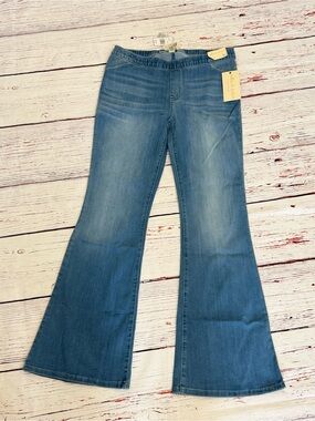 Altar'd State NWT Light Wash Pull-On Flare Jeans Size Large
